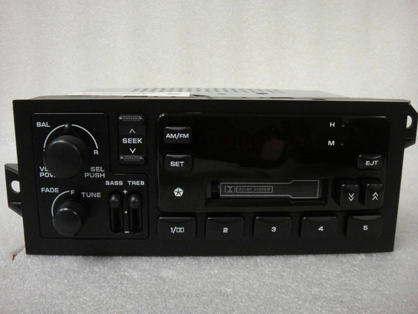 95-00 STRATUS CIRRUS SEBRING RADIO AM-FM-CASSETTE EK P04704368 Chrysler