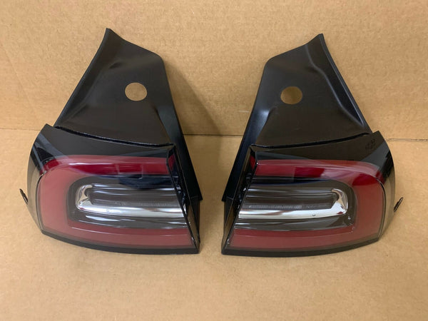 17-20 Tesla Model 3 RH LH OEM Rear Outer Tail Light Lamp Set Right Left EUROPEAN